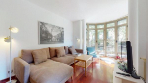Modern and bright three-bedroom in Eixample